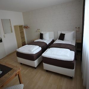 Zimmer mit Kingsize-Bett